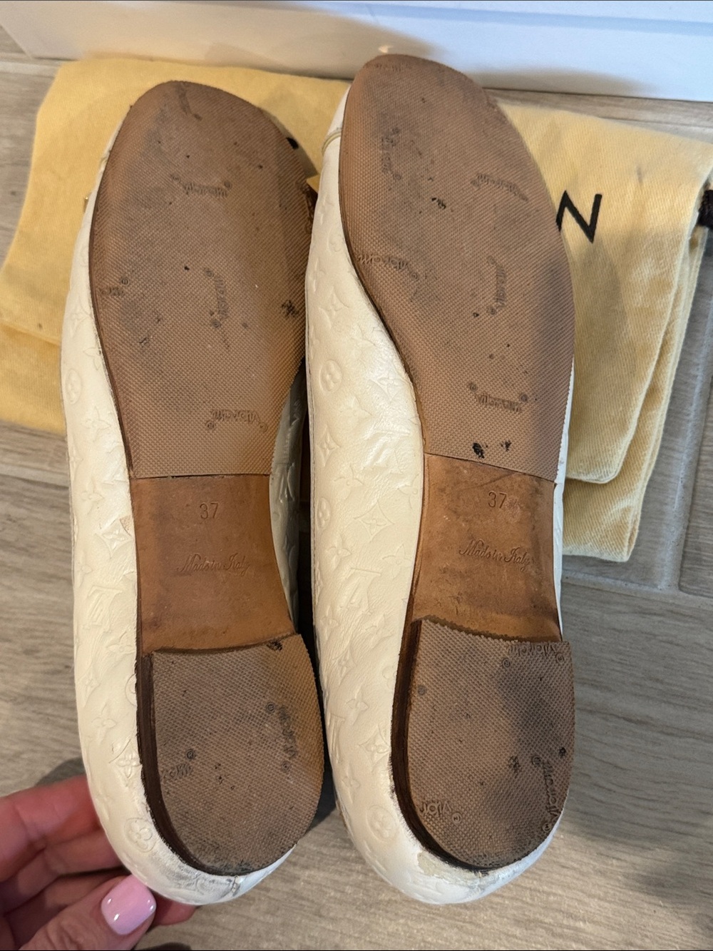 Louis Vuitton Cream Monogram Embossed Ballet Flats with Gold Accents 7 7.5 37 - Picture 5 of 7